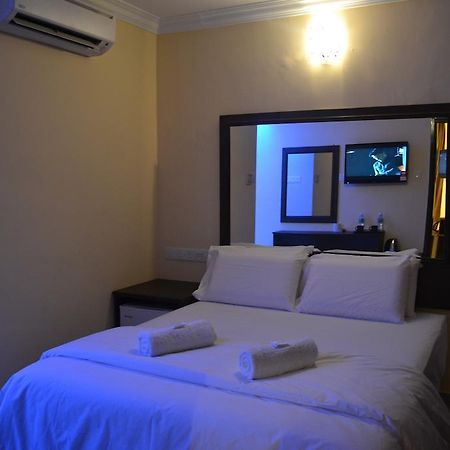 City Times Inn Seri Kembangan Esterno foto