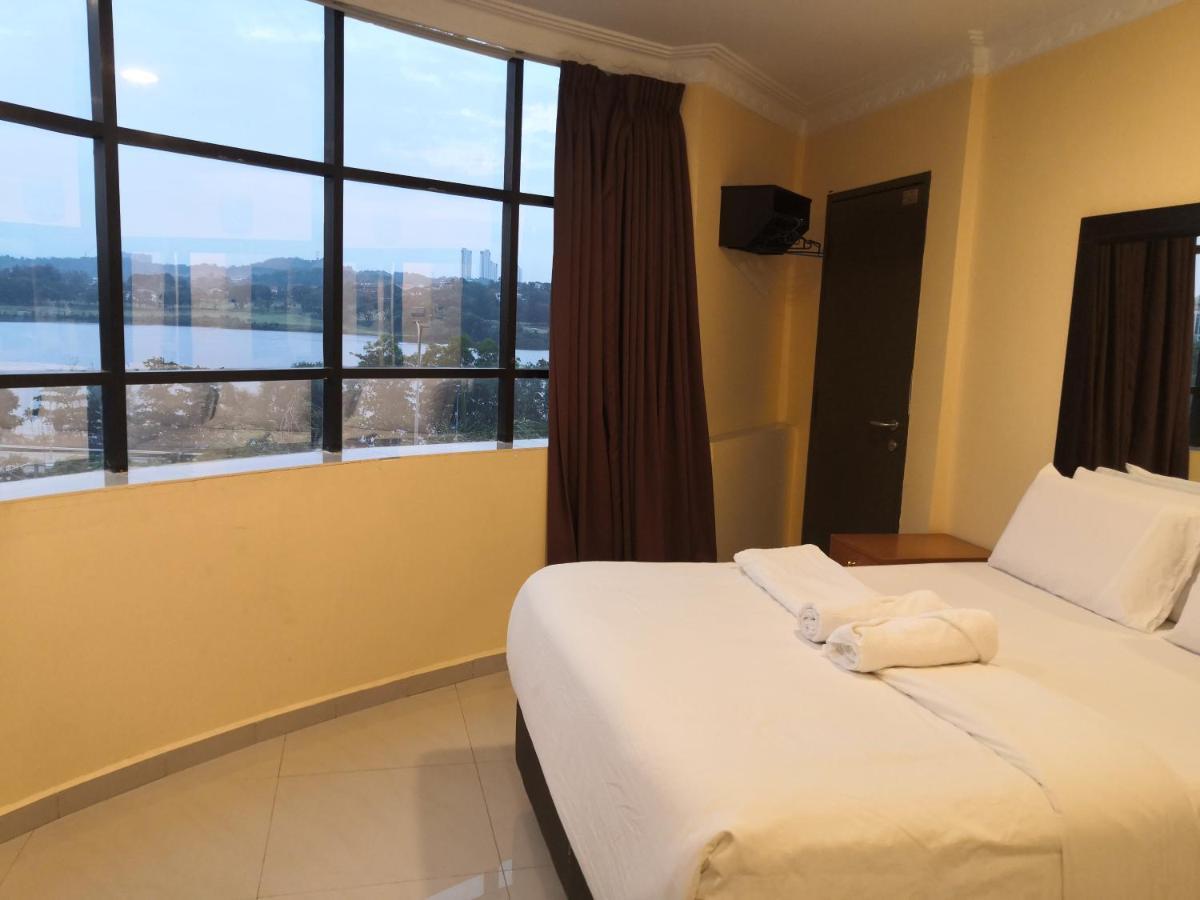 City Times Inn Seri Kembangan Esterno foto